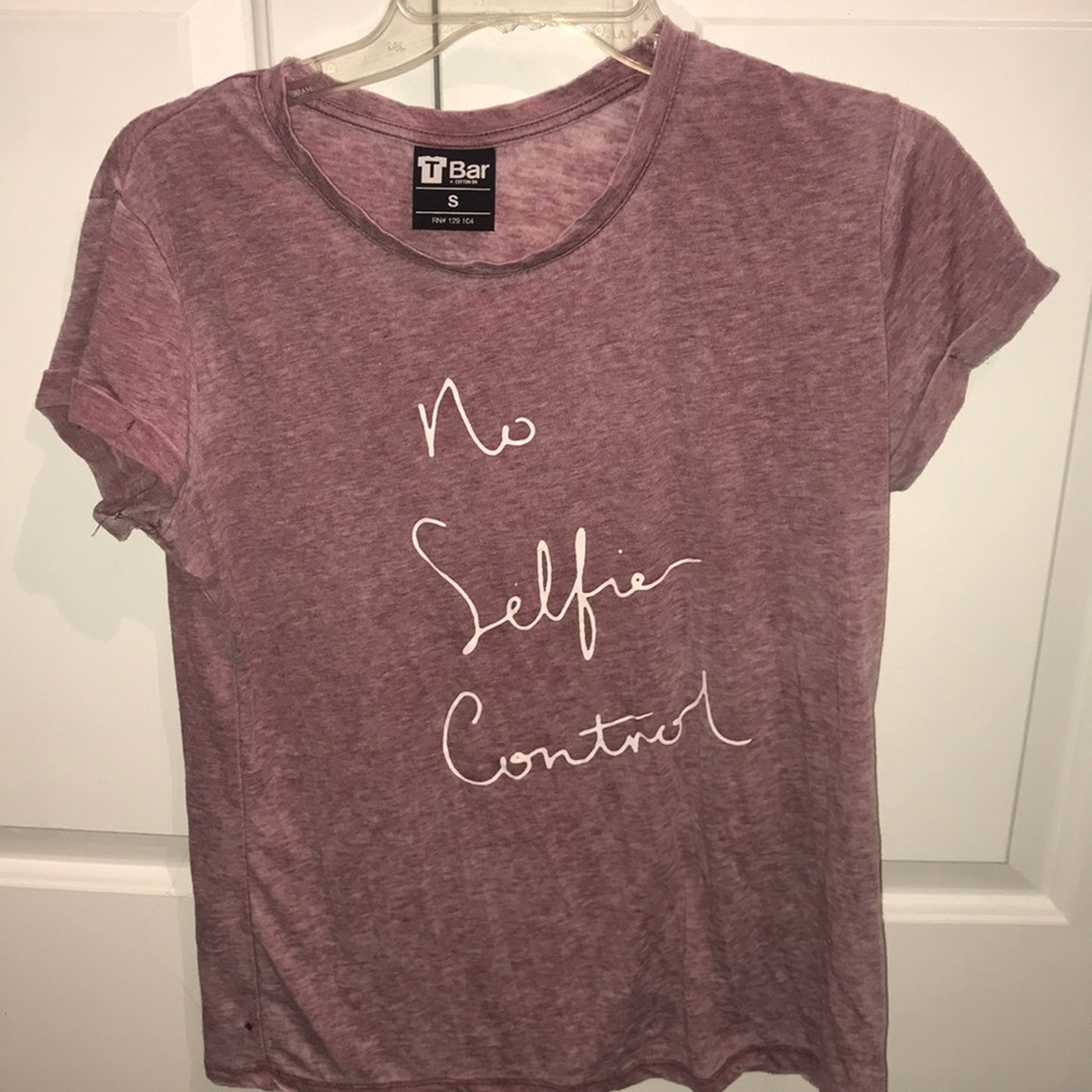 short tee “no selfie control” 😎